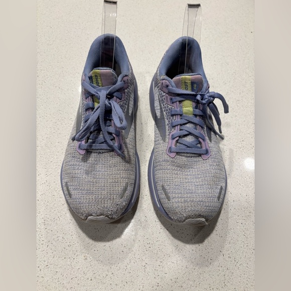 Brooks Lavender and Gray Ghost 10 Athletic Shoes - Picture 11 of 11